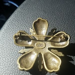 Joan Rivers Jewelry - Joan Rivers flower / snowflake design Joan Rivers Jewelry - Joan Rivers flower / snowflake design